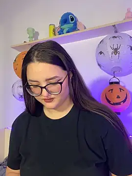 Snapshot of MiraLuccian chatting on October 18, 2025, 7:03 pm MiraLuccian online show from October 18, 2025, 7:03 pm