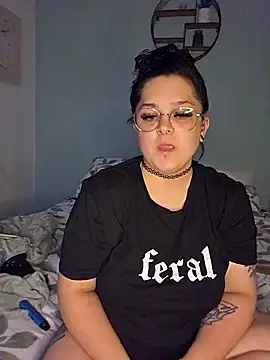 Saucy-Serenity online show from September 29, 2025, 7:40 pm