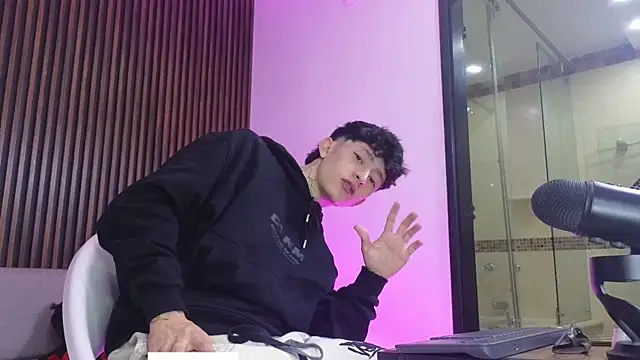 Snapshot of troy_rouge chatting on September 18, 2025, 7:38 pm troy rouge online show from September 18, 2025, 7:38 pm