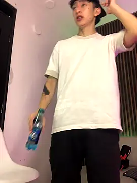 Snapshot of troy_rouge chatting on October 1, 2025, 7:20 pm troy rouge online show from October 1, 2025, 7:20 pm