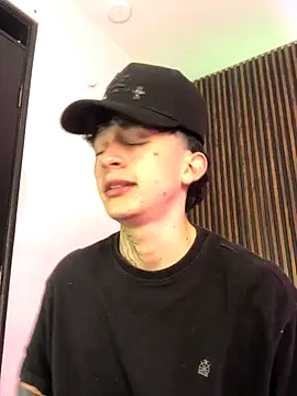 Snapshot of troy_rouge chatting on October 2, 2025, 7:21 pm troy rouge online show from October 2, 2025, 7:21 pm