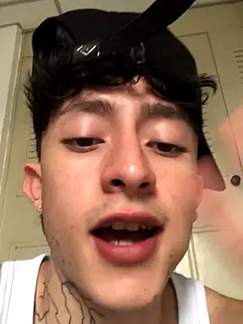 Snapshot of troy_rouge chatting on October 9, 2025, 7:56 pm troy rouge online show from October 9, 2025, 7:56 pm