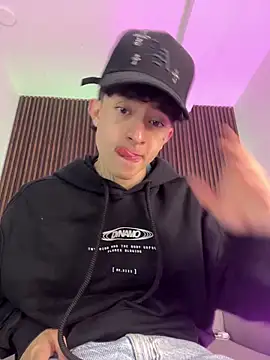 Snapshot of troy_rouge chatting on October 10, 2025, 7:24 pm troy rouge online show from October 10, 2025, 7:24 pm