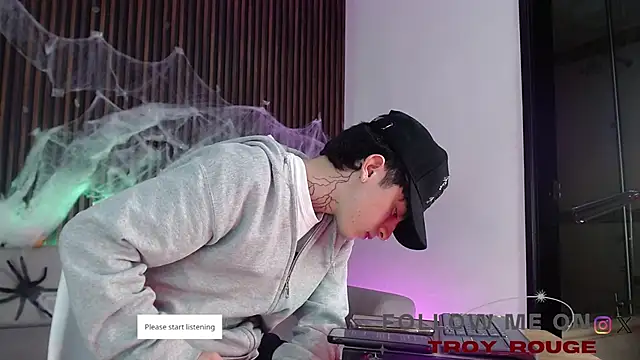 Snapshot of troy_rouge chatting on October 22, 2025, 7:35 pm troy rouge online show from October 22, 2025, 7:35 pm