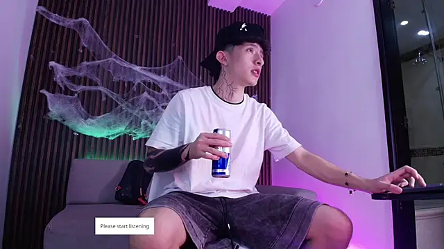 Snapshot of troy_rouge chatting on October 29, 2025, 7:15 pm troy rouge online show from October 29, 2025, 7:15 pm