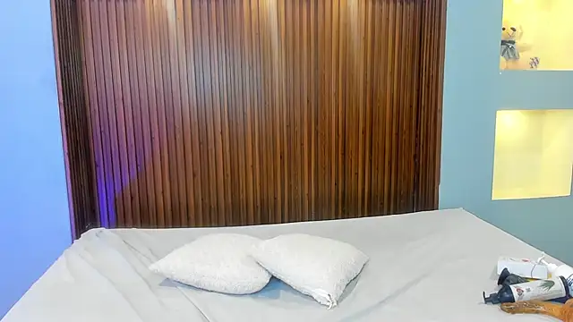 Snapshot of ZaraBlaze5 chatting on September 26, 2025, 12:20 pm ZaraBlaze5 online show from September 26, 2025, 12:20 pm