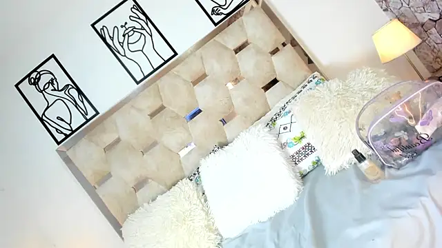 Snapshot of Small_Hot19 chatting on September 9, 2025, 12:15 pm Small Hot19 online show from September 9, 2025, 12:15 pm