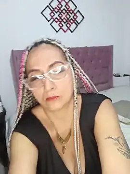 AlessandraLeroy online show from December 18, 2025, 1:33 am