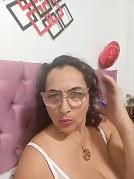 AlessandraLeroy online show from April 18, 2026, 2:26 am