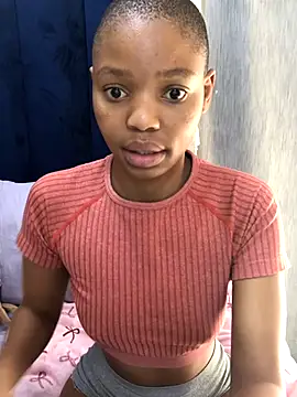 Snapshot of BondiBitch chatting on November 13, 2025, 6:23 am BondiBitch online show from November 13, 2025, 6:23 am