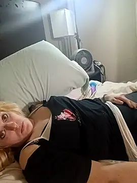 KITTYBOOBOOFUXX online show from November 25, 2025, 10:15 am