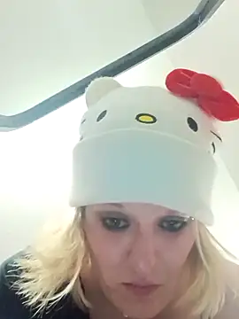 KITTYBOOBOOFUXX online show from February 15, 2026, 6:54 am