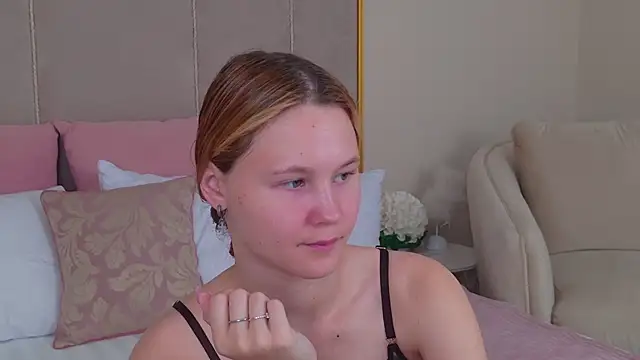 Snapshot of AmeliRoyse chatting on June 17, 2026, 5:25 pm AmeliRoyse online show from June 17, 2026, 5:25 pm