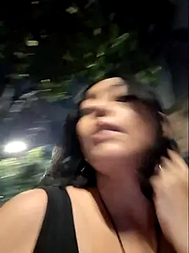 Snapshot of EvelynMoonx chatting on March 10, 2025, 3:34 am EvelynMoonx online show from March 10, 2025, 3:34 am