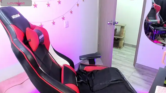 LindaSilverstone online show from November 19, 2025, 11:27 pm