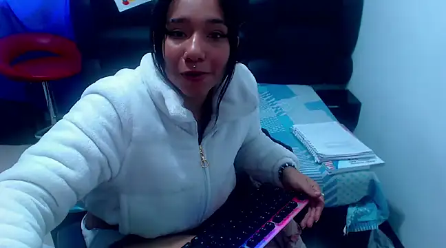 Snapshot of XxxReinaSexyBodyxxX777 chatting on March 11, 2025, 7:14 pm XxxReinaSexyBodyxxX777 online show from March 11, 2025, 7:14 pm