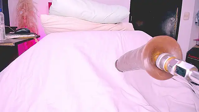 Snapshot of lucia-233 chatting on November 8, 2025, 8:40 pm lucia-233 online show from November 8, 2025, 8:40 pm