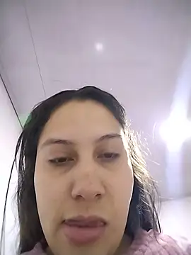 esmeralda jadees online show from May 22, 2026, 1:17 pm
