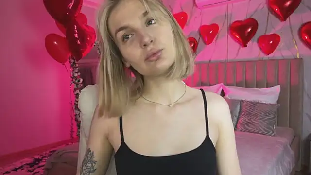 Snapshot of _Vikky_Moon_ chatting on February 17, 2026, 12:40 am Vikky Moon online show from February 17, 2026, 12:40 am