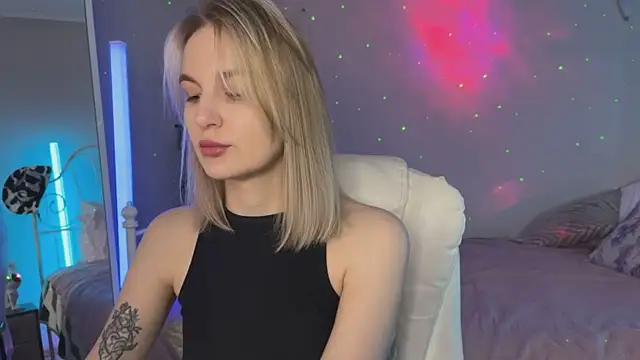 Snapshot of _Vikky_Moon_ chatting on June 5, 2026, 12:50 am Vikky Moon online show from June 5, 2026, 12:50 am