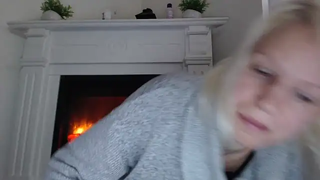 ElssaRush online show from October 13, 2025, 4:56 am