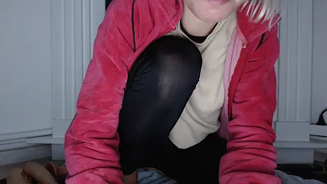 ElssaRush online show from October 19, 2025, 4:02 am