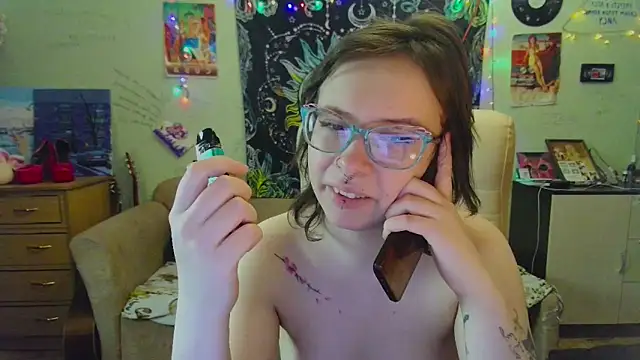 Snapshot of Lil_foxxx chatting on March 22, 2025, 5:09 pm Lil foxxx online show from March 22, 2025, 5:09 pm