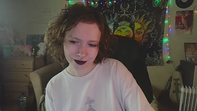 Snapshot of Lil_foxxx chatting on September 15, 2025, 10:48 am Lil foxxx online show from September 15, 2025, 10:48 am