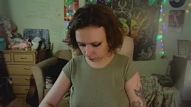 Snapshot of Lil_foxxx chatting on October 2, 2025, 10:55 am Lil foxxx online show from October 2, 2025, 10:55 am