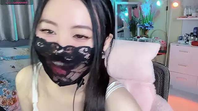 Snapshot of MI_KA22 chatting on March 13, 2025, 8:48 am MI KA22 online show from March 13, 2025, 8:48 am