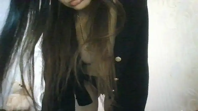 AliseWats online show from December 17, 2025, 4:46 pm