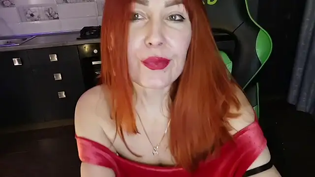 emlana online show from February 4, 2025, 7:33 pm