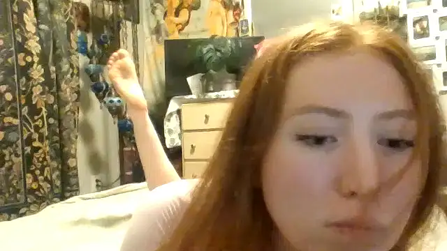 Snapshot of RedGingerSnapz chatting on August 5, 2026, 1:30 am RedGingerSnapz online show from August 5, 2026, 1:30 am