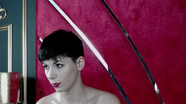 Snapshot of Roxxy_Rouge chatting on October 6, 2025, 3:53 pm Roxxy Rouge online show from October 6, 2025, 3:53 pm