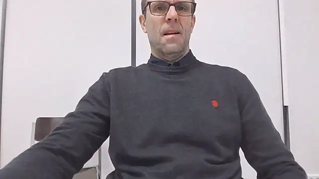 Snapshot of Simon_76 chatting on October 7, 2025, 2:58 pm Simon 76 online show from October 7, 2025, 2:58 pm