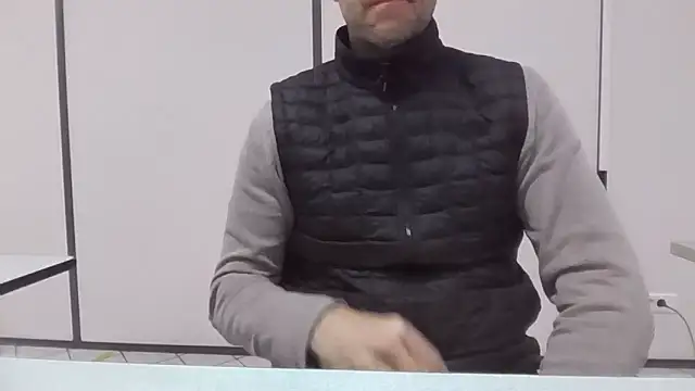 Snapshot of Simon_76 chatting on October 24, 2025, 10:22 am Simon 76 online show from October 24, 2025, 10:22 am