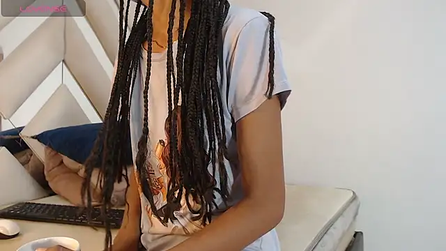 willow smitt online show from February 11, 2026, 12:43 pm