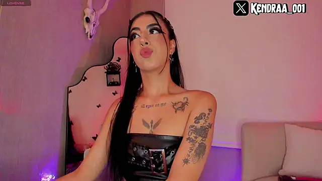 Snapshot of Kendramillerr_1 chatting on October 3, 2025, 1:02 am Kendramillerr 1 online show from October 3, 2025, 1:02 am