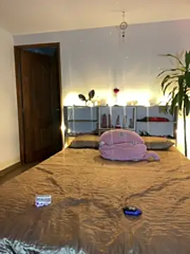 Lia Valmont online show from April 6, 2026, 1:25 am