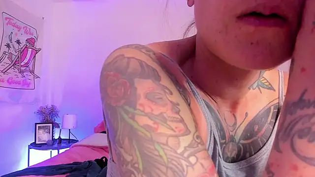 Alessamoth online show from September 15, 2025, 6:52 pm