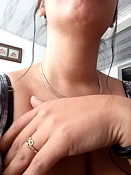 Snapshot of Nathaly_12 chatting on November 11, 2025, 5:35 pm Nathaly 12 online show from November 11, 2025, 5:35 pm