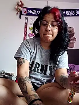 Snapshot of DaniPoison chatting on January 17, 2026, 12:32 pm DaniPoison online show from January 17, 2026, 12:32 pm