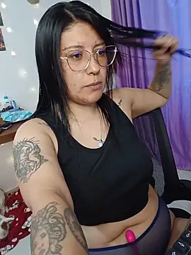 DaniPoison online show from May 19, 2026, 5:52 pm