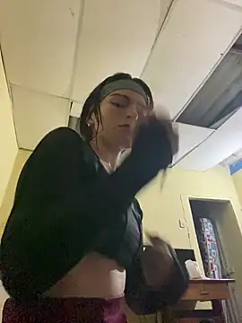 Snapshot of val_zx chatting on March 22, 2025, 11:53 pm val zx online show from March 22, 2025, 11:53 pm