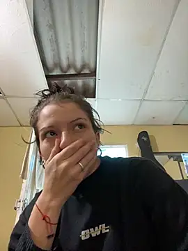 Snapshot of val_zx chatting on September 9, 2025, 3:55 pm val zx online show from September 9, 2025, 3:55 pm