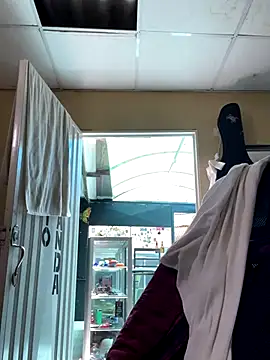 Snapshot of val_zx chatting on September 16, 2025, 5:14 pm val zx online show from September 16, 2025, 5:14 pm