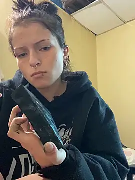 Snapshot of val_zx chatting on October 8, 2025, 7:22 pm val zx online show from October 8, 2025, 7:22 pm