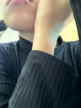 Snapshot of val_zx chatting on October 18, 2025, 4:41 pm val zx online show from October 18, 2025, 4:41 pm