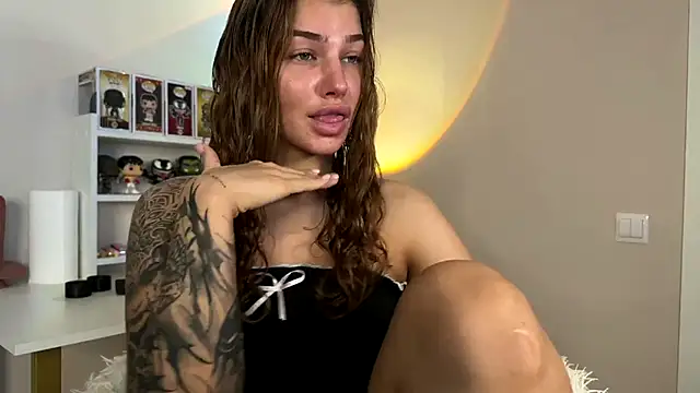 Anna Six online show from October 5, 2025, 1:37 am