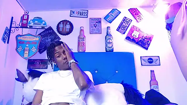 Snapshot of lili_roussi chatting on October 25, 2025, 12:18 am lili roussi online show from October 25, 2025, 12:18 am